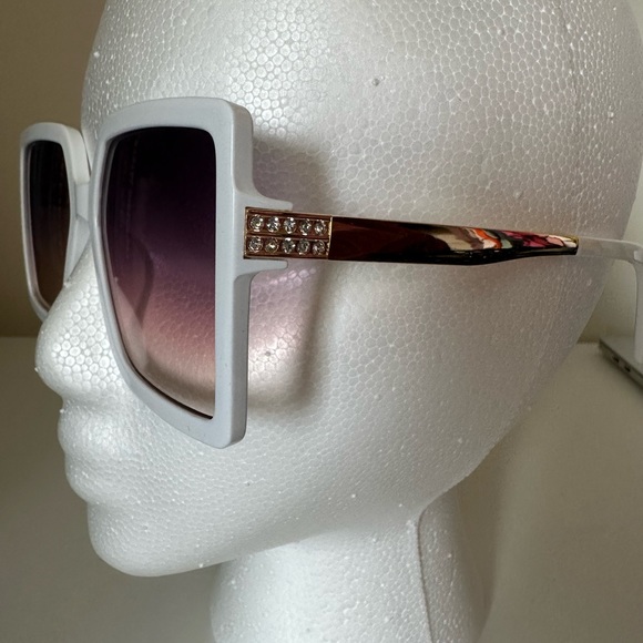 NEW one size fits most STYLISH SUNGLASSES - Picture 4 of 4